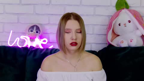 LiliLinn online show from March 4, 5:11 am