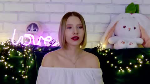 LiliLinn online show from March 4, 8:13 am