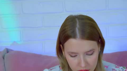 LiliLinn online show from October 9, 7:50 am