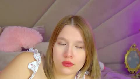 LiliLinn online show from November 7, 8:03 am