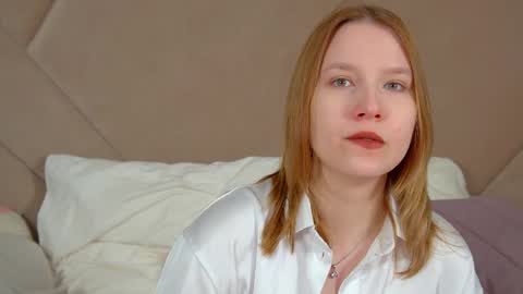 LiliLinn online show from May 19, 4:30 am