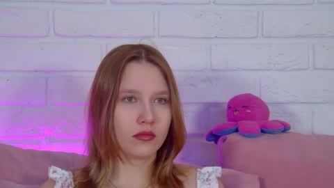 LiliLinn online show from May 26, 4:30 am