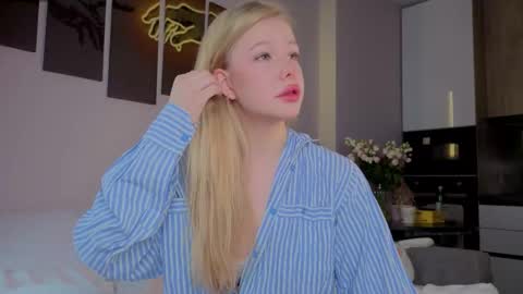 lililok101 online show from February 18, 3:46 am