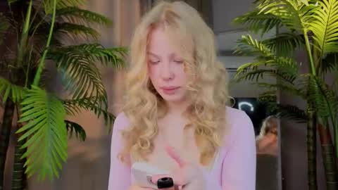 lililok101 online show from March 4, 2:50 am