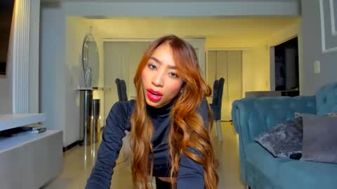 Lili  online show from February 6, 3:00 am