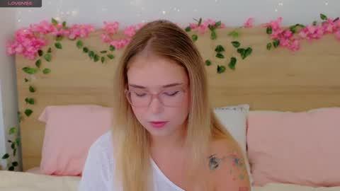 Lilith Bonheur online show from November 20, 2:34 am