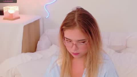 Lilith Bonheur online show from December 2, 12:49 am