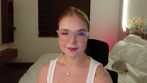 Lilith Bonheur online show from April 7, 9:48 pm