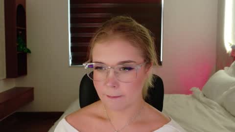 Lilith Bonheur online show from April 8, 11:16 pm