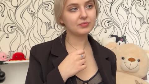 Lilly online show from March 10, 11:37 am