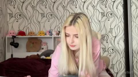 Snapshot of lilith_butterfly chatting on May 1, 11:15 am Lilly online show from May 1, 11:15 am