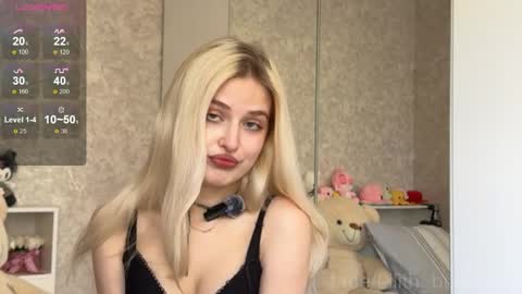Snapshot of lilith_butterfly chatting on June 6, 12:10 pm Lilly online show from June 6, 12:10 pm