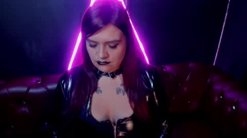 Snapshot of lilith_levonee_ chatting on December 2, 11:51 pm Lilith online show from December 2, 11:51 pm