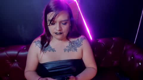 Snapshot of lilith_levonee_ chatting on December 3, 2:58 am Lilith online show from December 3, 2:58 am