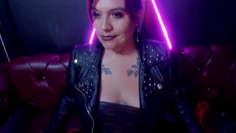 Snapshot of lilith_levonee_ chatting on December 3, 6:04 am Lilith online show from December 3, 6:04 am