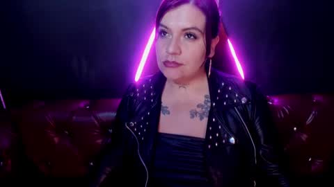 Snapshot of lilith_levonee_ chatting on December 29, 9:17 am Lilith online show from December 29, 9:17 am