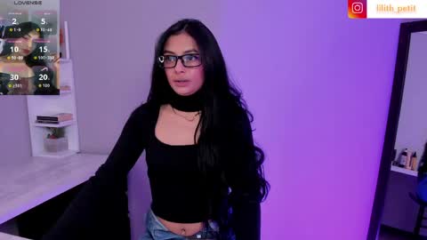 Snapshot of lilith_petit_ chatting on June 9, 9:59 pm Lili petit online show from June 9, 9:59 pm