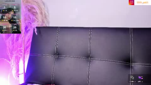 Snapshot of lilith_petit_ chatting on June 19, 8:34 pm Lili petit online show from June 19, 8:34 pm