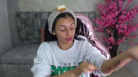 Snapshot of lilith_petit_sub chatting on January 17, 12:52 pm Lilith  online show from January 17, 12:52 pm