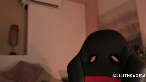 lilith_sage_ online show from October 18, 12:06 pm