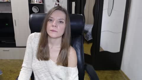 lilith small21 online show from December 6, 9:10 am