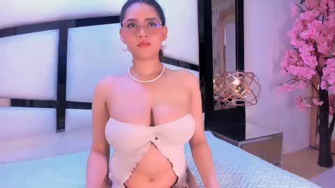 Snapshot of lilithadams11 chatting on September 23, 1:25 pm    online show from September 23, 1:25 pm