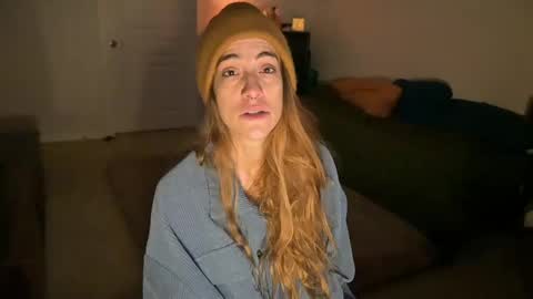 L online show from February 23, 12:59 pm