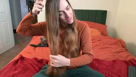 L online show from October 21, 2:18 pm