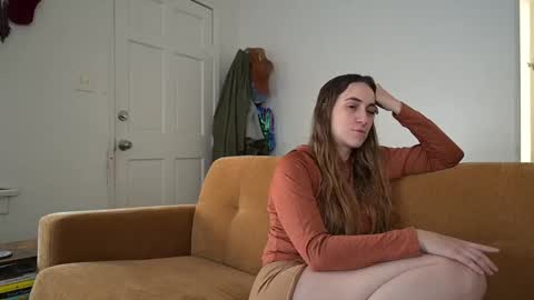 L online show from December 13, 8:04 pm