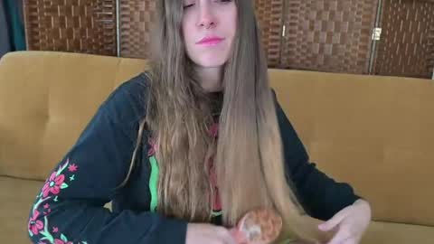 L online show from April 6, 5:25 pm