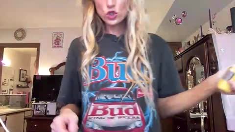Snapshot of lilithohfish chatting on May 17, 8:05 pm Lilithohfish online show from May 17, 8:05 pm