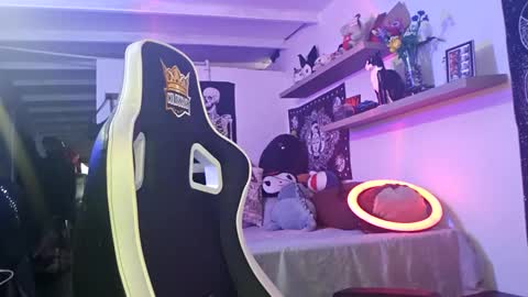 Snapshot of lilithstar_666 chatting on October 4, 10:30 pm Lilith morningstar Independent Model Helpme to reach 100 likes online show from October 4, 10:30 pm