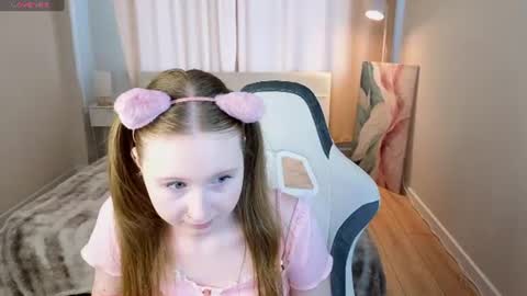 Snapshot of lilitiny chatting on June 25, 5:12 am Lili Tiny GMT2 3-10AM MonTueWedThuSat online show from June 25, 5:12 am