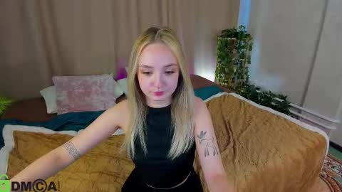 Snapshot of lillian_blake chatting on September 10, 8:47 am LILY online show from September 10, 8:47 am