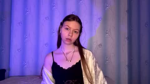 Snapshot of lillian_charm chatting on March 21, 6:07 am Lillian online show from March 21, 6:07 am