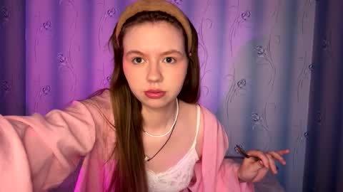 Snapshot of lillian_charm chatting on March 22, 9:23 am Lillian online show from March 22, 9:23 am