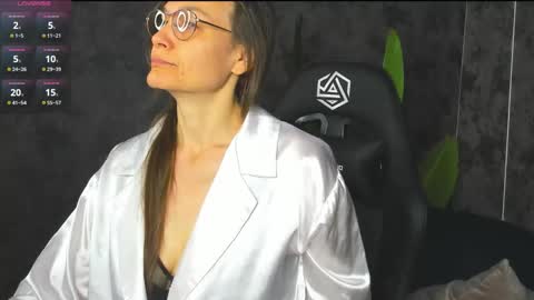 lillian_white1 online show from September 24, 12:14 am