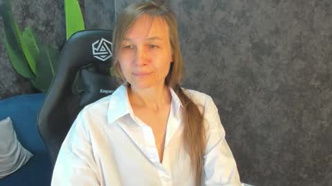 lillian_white1 online show from September 27, 12:04 am