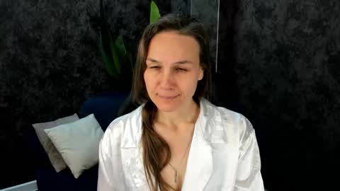 lillian_white1 online show from October 18, 12:02 am