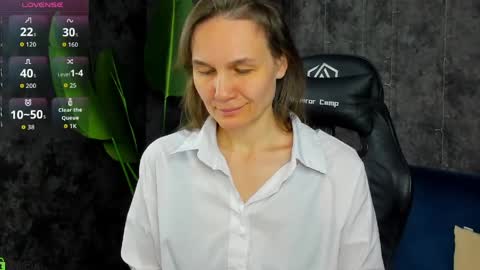 lillian_white1 online show from April 5, 1:03 am