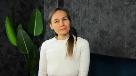 lillian_white1 online show from April 11, 1:10 am