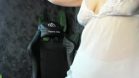 lillian_white1 online show from July 13, 12:57 am