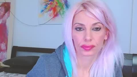 Lara online show from February 11, 11:12 pm