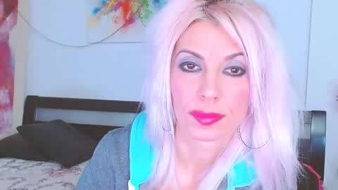 Lara online show from February 21, 8:05 pm