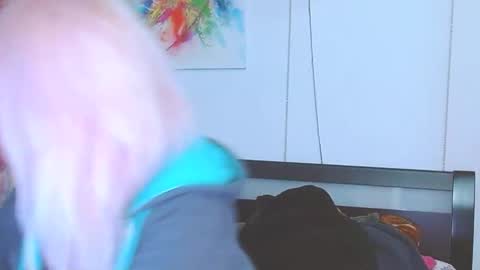 Lara online show from February 24, 9:20 pm