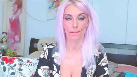 Lara online show from October 9, 9:13 pm