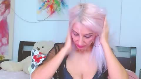 Lara online show from October 15, 8:53 pm