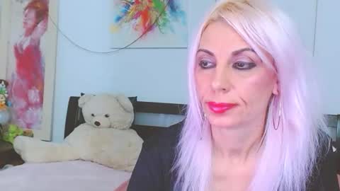 Lara online show from November 14, 6:50 pm