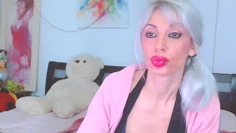 Lara online show from December 19, 7:10 pm