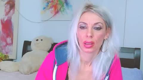 Lara online show from December 20, 8:05 pm